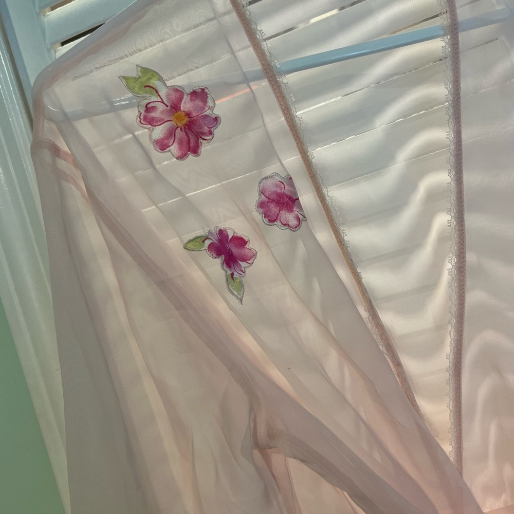 Pink robe - Picture 2 of 4